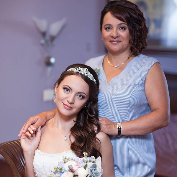 Прическа на выпускной маме на средние волосы фото